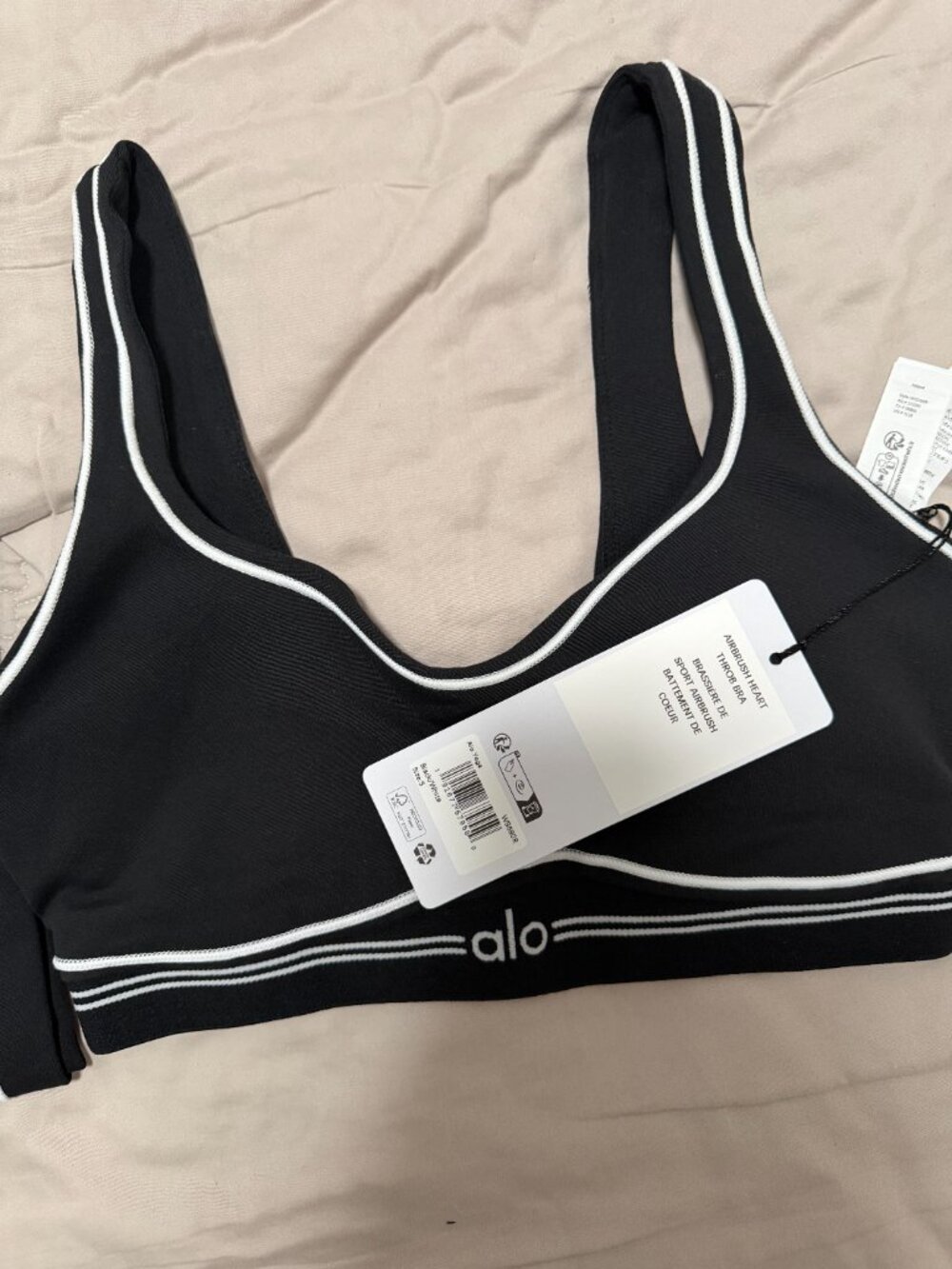Alo Yoga Airbrush Heart Throb Bra And Legging Set Black - Picture 9 of 9